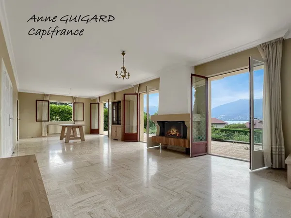 VEYRIER-DU-LAC (74) - VILLA de 151m² habitables avec VUE LAC exceptionnelle à 200m des plages