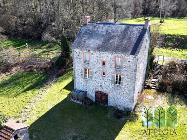 A voir absolument : grande maison avec grand jardin, accès faci