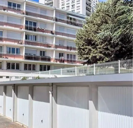 Stationnement Location Saint-Étienne   90€