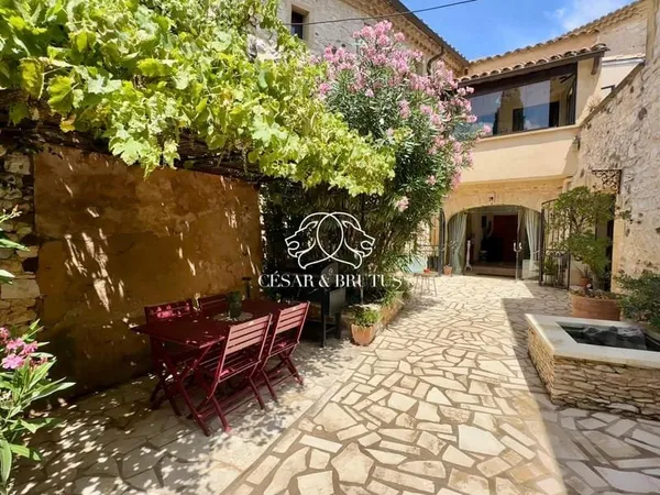 Maison en Pierre de Caractère 300 m² sur 3 Niveaux avec Piscin