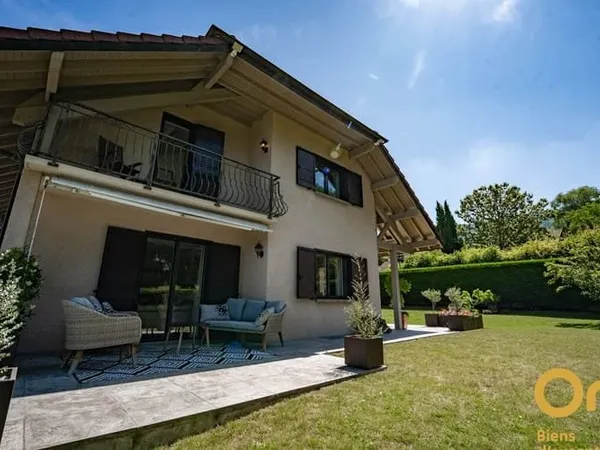 Maison 7 pièces 250 m²