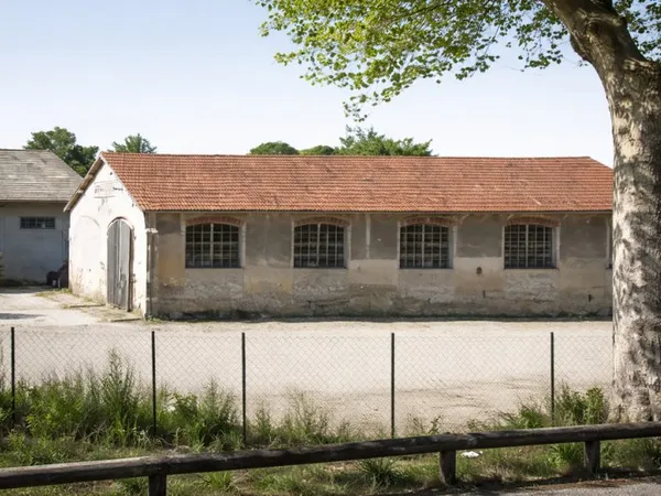 Bâtiment + Terrain Zone d'activités - Magny-en-Vexin (95)
