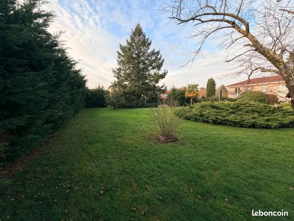 Terrain constructible de 1200m2 viabilisé