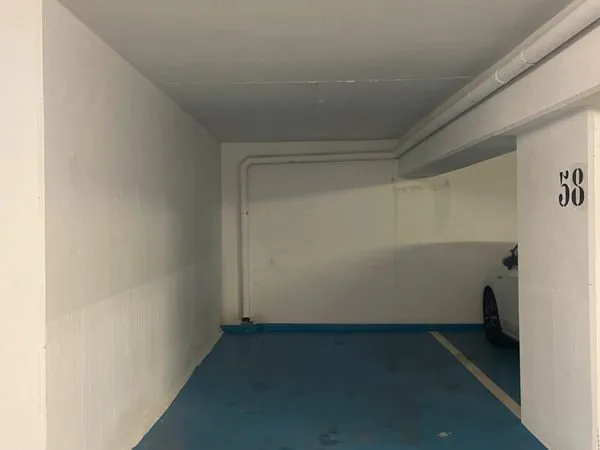 Parking sécurisé proximité immédiate métro 14 SAINT OUEN