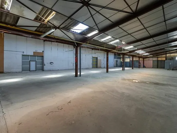 CARCASSONNE - ZI OUEST / A61 A louer Locaux avec entrepôt et bureaux de 925m² avec parking de 800m²