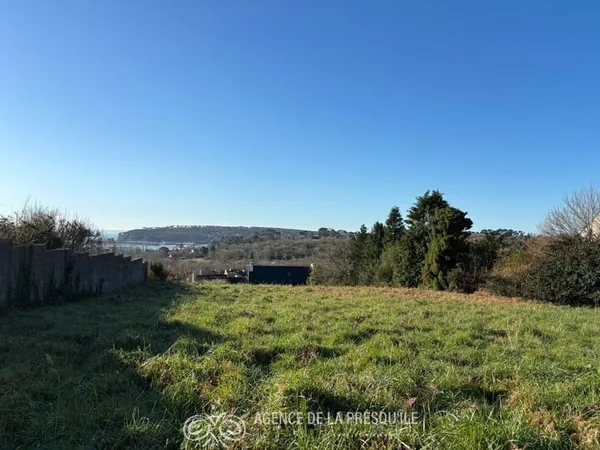 Terrain 976 m²