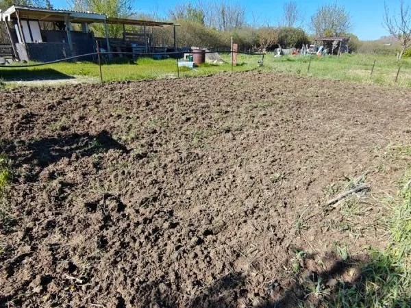 Castries Jardins Potagers Bio avec eau à louer