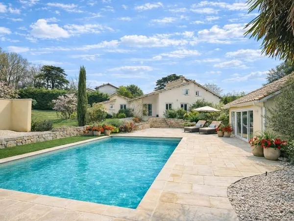 MAISON FAMILIALE CADRE EXOTIC