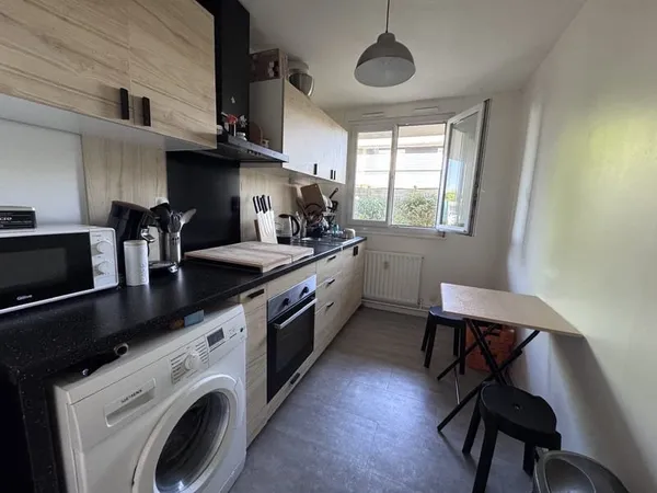 A VENDRE - F2 - EN REZ DE JARDIN