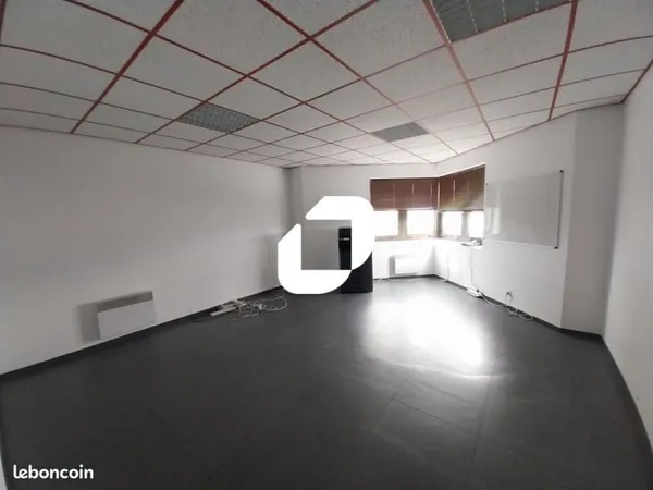Bureau 300 m²