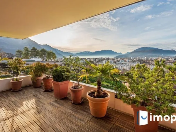 Duplex lumineux 162 m² à 5 min du lac d'Annecy, terrasse 30 m² avec vue montagnes