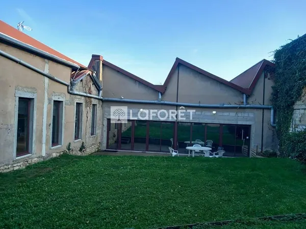 Local commercial Dole 1200 m2