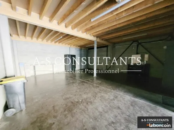 LOCAL D'ACTIVITE 220 m² VÉNISSIEUX