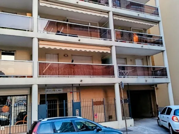 Garage fermé 12m2