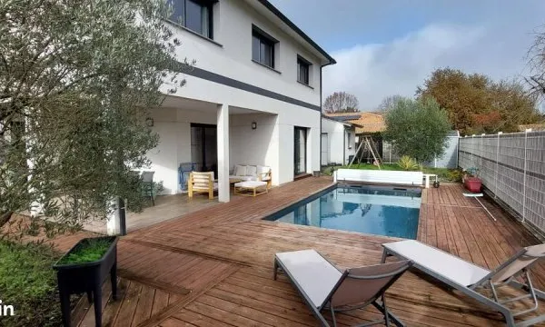 Maison contemporaine avec piscine - Le Taillan-Médoc (33320)