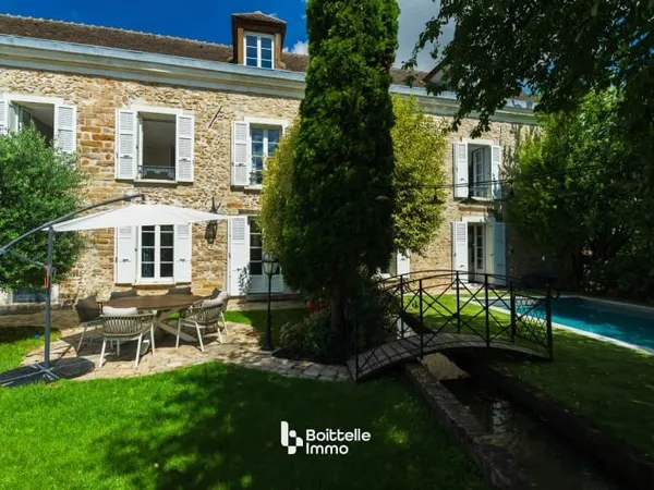 Maison 10 pièces 475 m²
