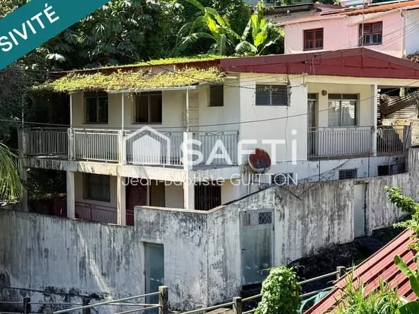 Maison composée T3/T2/T2 à rénover sur Fort de France