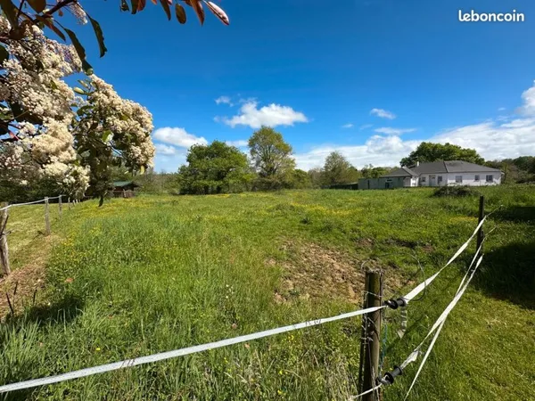 TERRAIN PLAT 2005 m2 CONSTRUCTIBLE