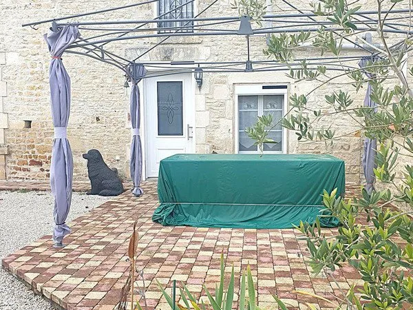 Maison 244 m² viager à vendre occupé 2 têtes AIGRE (16) terrain 2.8 hectares