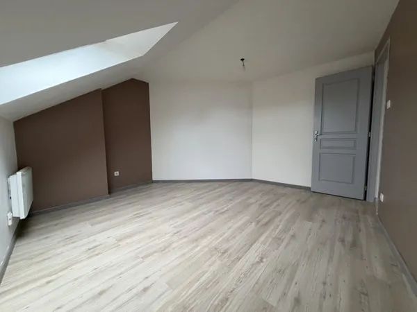 T4 en duplex+ place de parking 01200 Châtillon-en-Michaille