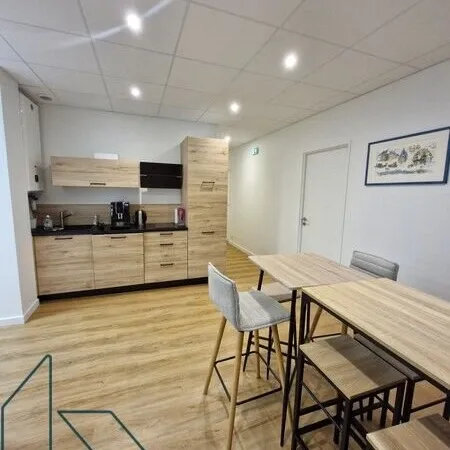 Bureau et espace de travail Location Vannes  14m² 333€