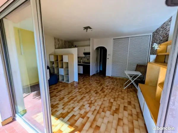 T1 meublé Carry Centre 30m2+terrasse 7m2
