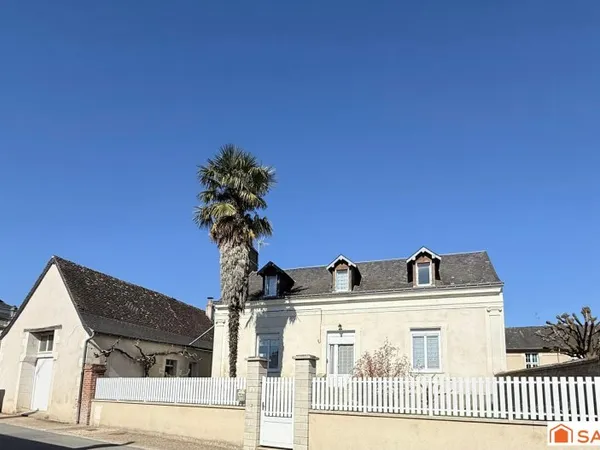 Maison de bourg et sa grange