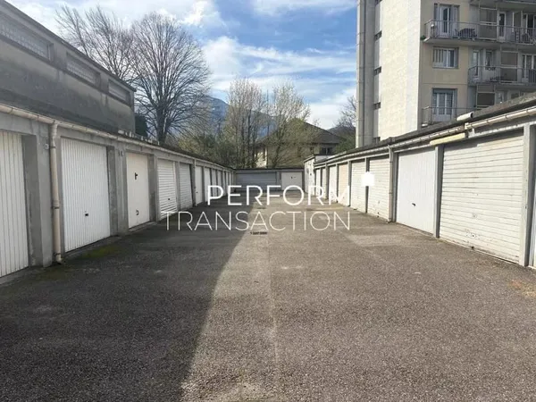 À vendre - Garage fermé - Grenoble