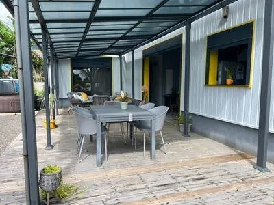A vendre Fort de France !! Villa Contemporaine en Bois, Alliance de Charme, Modernité et Raffinement