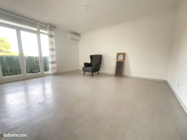 Perpignan F2 56M2 climatisation réversible grand balcon parking
