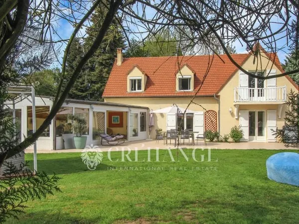 Villa 7P 255m² sur parc arboré avec piscine intérieure
