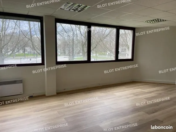 Bureaux 373 m²