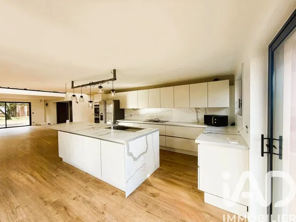 Maison 5 pièces 237 m²
