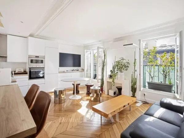 Paris 9e - Appartement familial en dernier étage