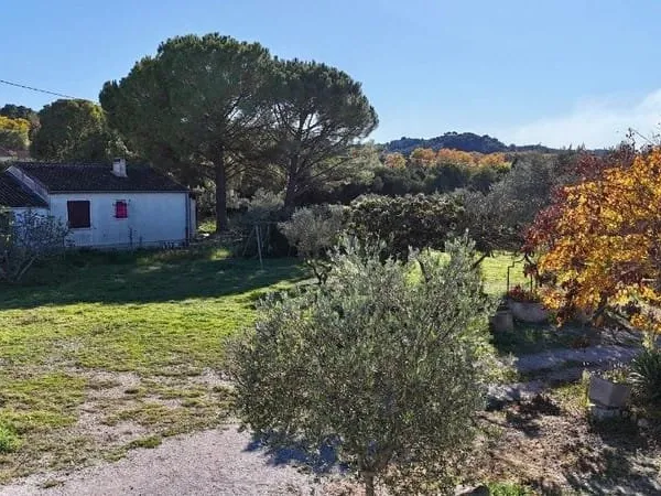 Terrain 1100 m²