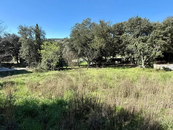 Terrain constructible de 900 m2 viabilisé