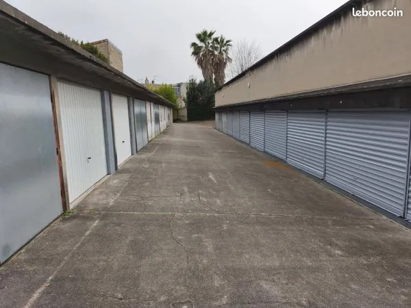 Garages à louer - Bordeaux - Quartier Saint Bruno