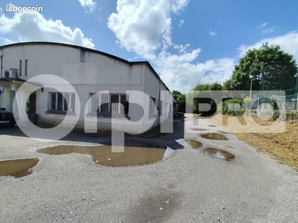 Local d'activité 142 m²