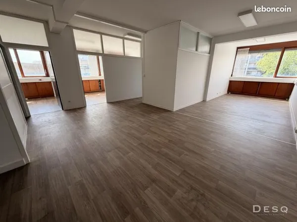 Bureau à louer de 220 m2 lumineux en QPV