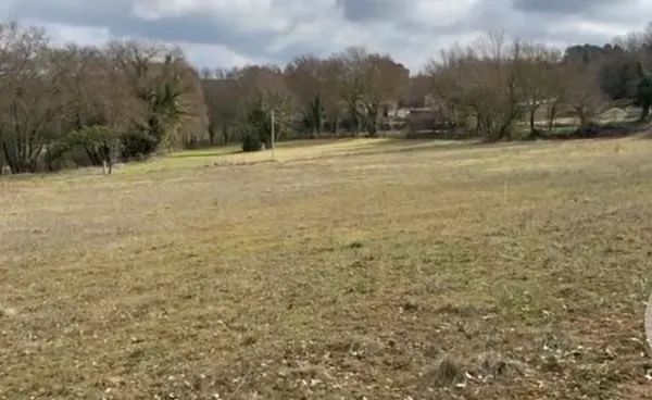 Terrain 909 m²
