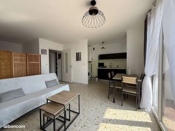 Bastia Sud, T1 de 35 m², exposé Sud, 3e étage avec ascenseur, place de parking, dans résidence proch