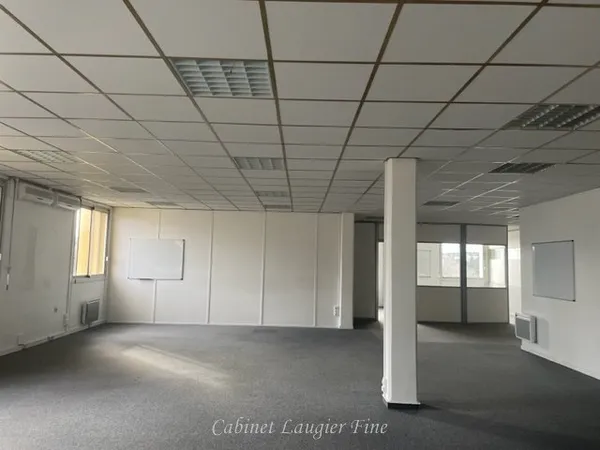 Bureaux de 210 m2 au rue Charles Duchesne 13290 AIX