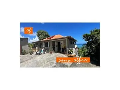Belle maison vendue avec locataire en place, composée de deu