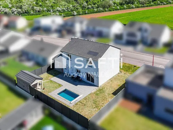 Contemporaine avec piscine et beaux volumes
