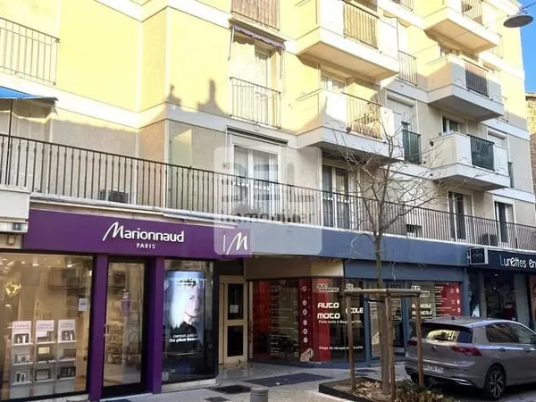 LOCAL COMMERCIAL CENTRE BOURG NEUF BAGNOLS SUR CEZE