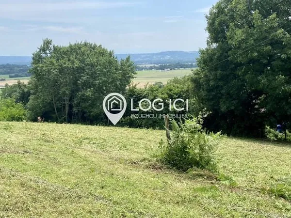 Terrain 2 400 m2, hors lotissement, au calme avec vue partie