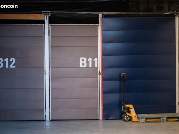 Box / local stockage / garage / garde-meuble / chambre froide