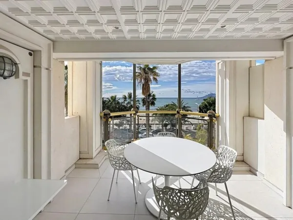 CANNES CROISETTE - LE RELAIS DE LA REINE - 4 PIECES A VENDRE