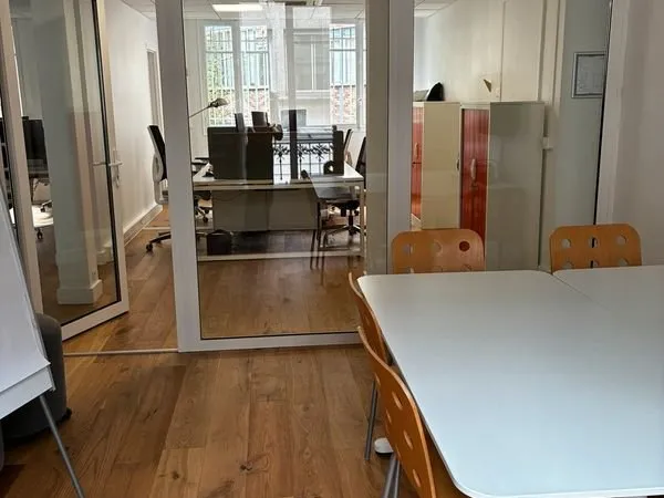 8 postes en sous-location