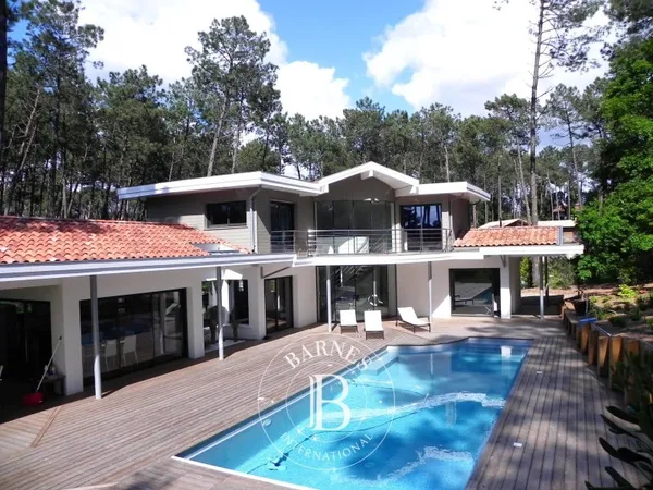 LES PINS - Très belle maison d'architecture contemporaine à deux pas du golf, avec piscine chauffée 